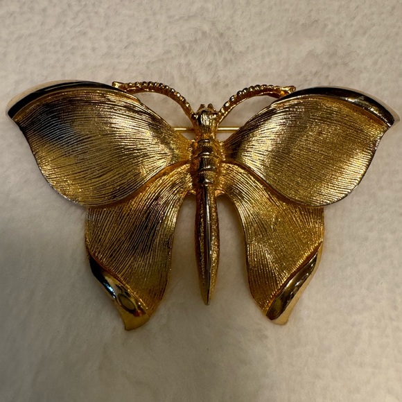 Accessories - NWOT Vintage Butterfly Brooch Gold Color